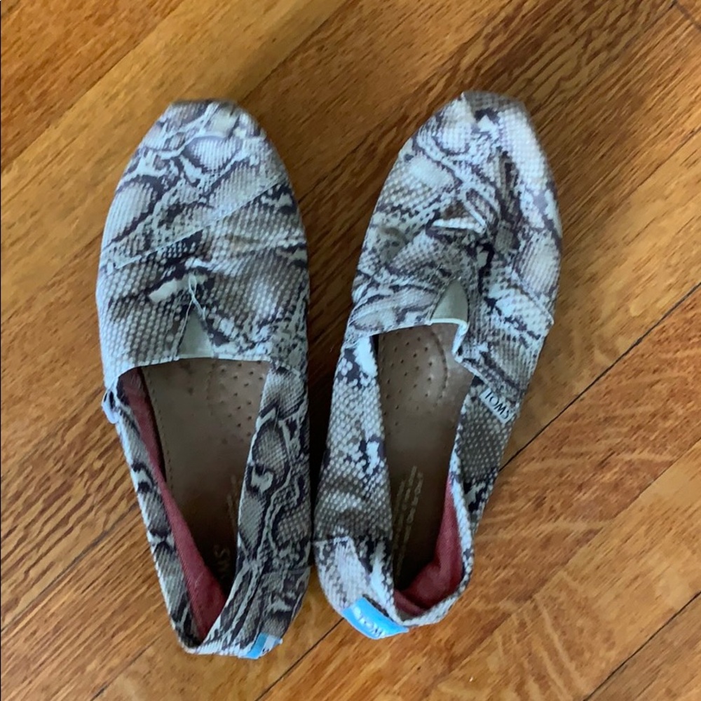 TOM’s shoes sz 9.5